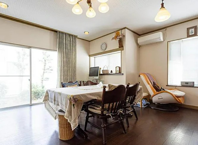 【中古】川越市的場中古住宅の居間・リビング|使いやすい居間です