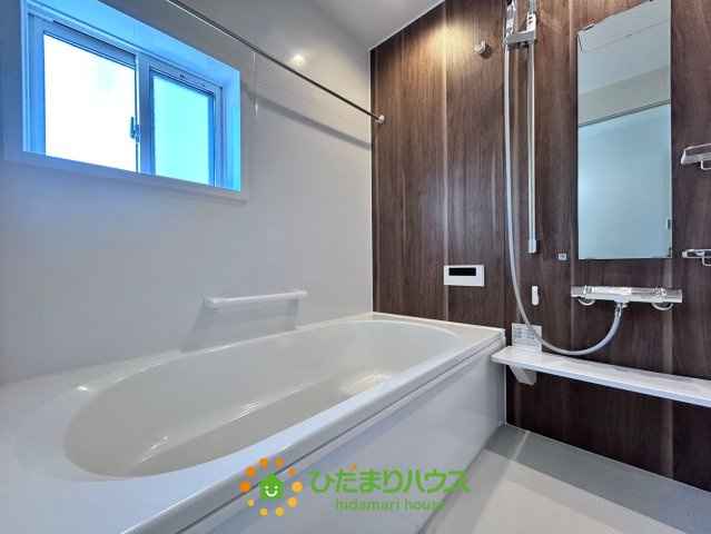 ワイウッドコート加須市馬内第１期　新築一戸建て　03の浴室|足を伸ばせる一坪風呂で日々の疲れを癒してください♪