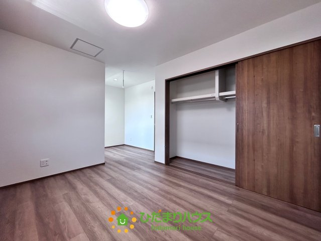 ワイウッドコート加須市馬内第１期　新築一戸建て　03の収納|アウターなど嵩張る衣服もすっきりと収納できます♪