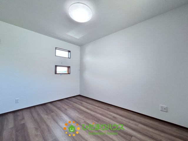 ワイウッドコート加須市馬内第１期　新築一戸建て　03の洋室|趣味や書斎の部屋にも良いですね♪