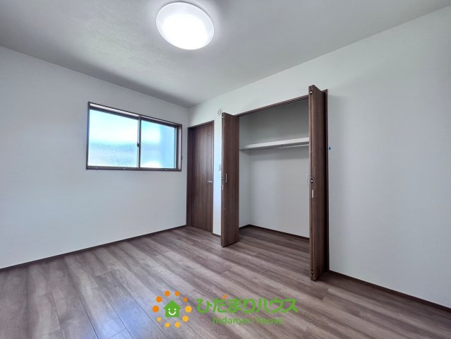 ワイウッドコート加須市馬内第１期　新築一戸建て　03の収納|ハンガーラックのある収納です♪