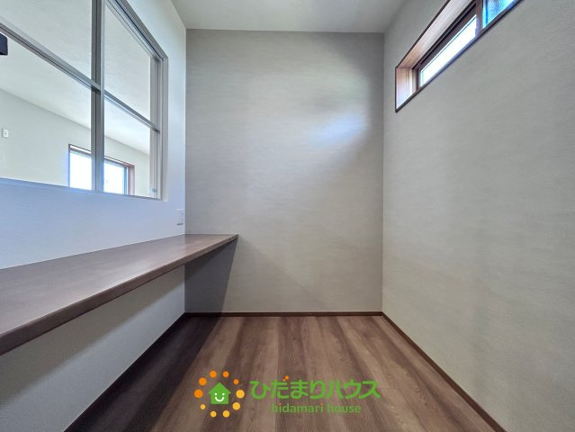 ワイウッドコート加須市馬内第１期　新築一戸建て　03のその他|キッチンから様子が確認できるので、スタディースペースに適しています♪