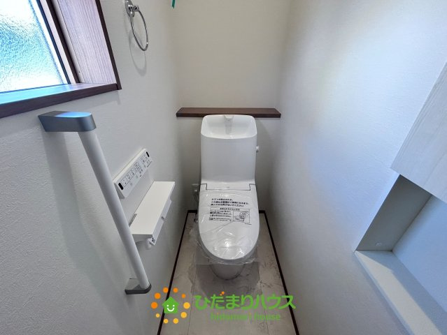 ワイウッドコート加須市馬内第１期　新築一戸建て　03のトイレ|各階にお手洗いがございますので、トイレの争奪戦が無くなります♪