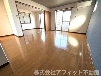 【居間・リビング】 | 夢番地弐番館 | LDK15.7帖