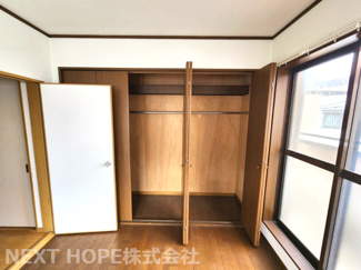 【収納】 | 伊丹市東有岡３丁目中古戸建 | ２階バルコニーに面した洋室６帖のクローゼットです♪たくさんのお洋服・小物が収納できます！！