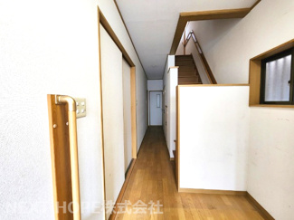 【内装】 | 伊丹市東有岡３丁目中古戸建 | １階廊下部分です♪スッキリとした印象ですね(^^)