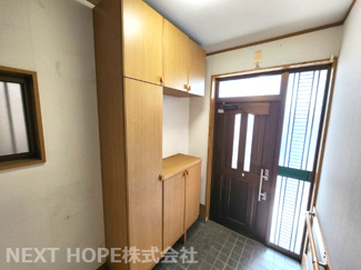 【玄関】 | 伊丹市東有岡３丁目中古戸建 | 玄関には大きなシューズBOXが設けられております♪