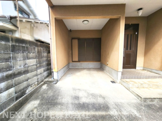 【駐車場】 | 伊丹市東有岡３丁目中古戸建 | ビルトインガレージです♪大切な自動車を雨・風から守ってくれます！防犯面も安心ですね(^^)