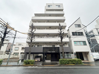 【外観】 | 手入れの行き届いた外壁やエントランスなど、「見ればわかる」レベルで清潔感を保ったマンションです。築年数を感じさせない姿で皆様をお出迎えします。～即日のご見学可能～　お問合せはお気軽にどうぞ。