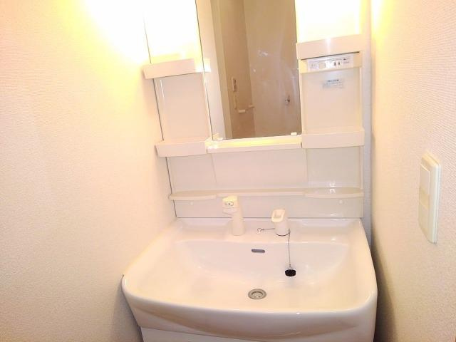 メゾンドラフレＢの独立洗面台|洗面所