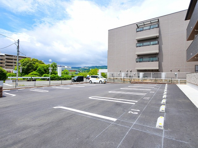 ソレーユ生駒の駐車場