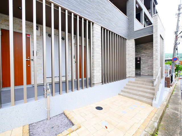 ソレーユ生駒のエントランス