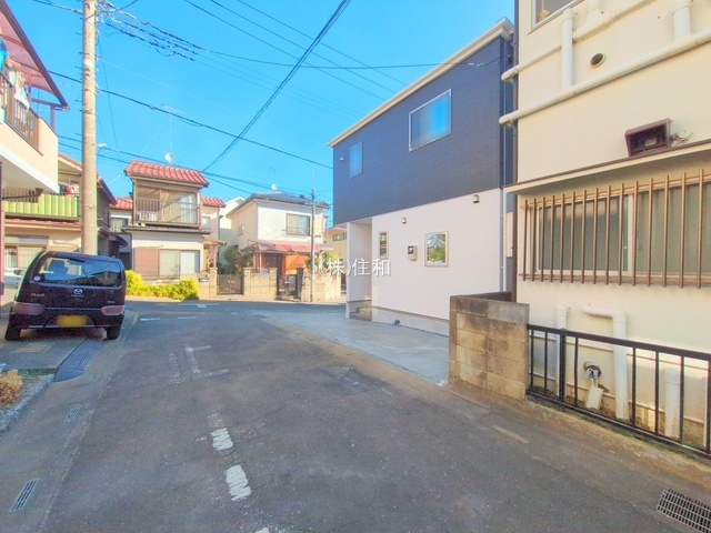 【新築分譲住宅】富士見市鶴馬１期　の前面道路含む現地写真