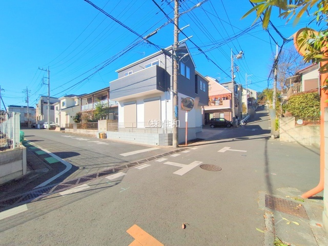 【新築分譲住宅】富士見市鶴馬１期　の前面道路含む現地写真