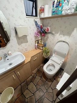 西新５丁目居抜のトイレ