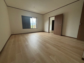 【洋室】 | 安芸郡熊野町呉地5【リフォーム済・中古戸建】【110坪】 | 2階　洋室×3　
