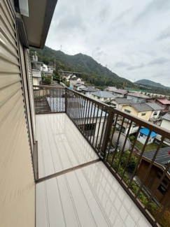 【バルコニー】 | 安芸郡熊野町呉地5【リフォーム済・中古戸建】【110坪】 | 2階　バルコニー
