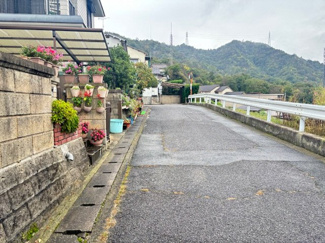 【前面道路含む現地写真】 | 安芸郡熊野町呉地5【リフォーム済・中古戸建】【110坪】 | 前面道路