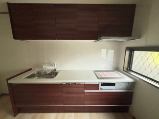 【キッチン】 | 安芸郡熊野町呉地5【リフォーム済・中古戸建】【110坪】 | 機能的なシステムキッチン☆IHクッキングヒーター☆食器洗い乾燥機☆プロパンガス