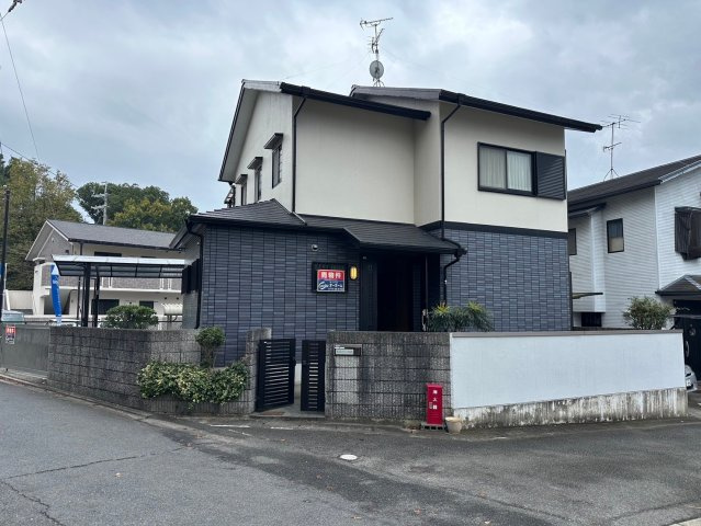 桃山町正宗の前面道路含む現地写真|北側道路約５ｍ、東側道路約６ｍ
角地のお家です！