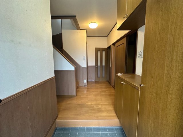 桃山町正宗の玄関|収納たっぷりの下駄箱があります♪