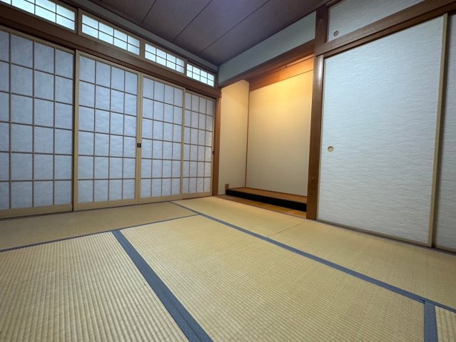 桃山町正宗の和室|１階LDKから続く６帖の和室です♪