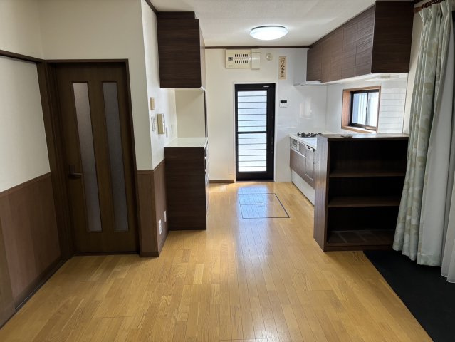 桃山町正宗の玄関|１３．４帖のLDK！リビング部分には床暖房あり！