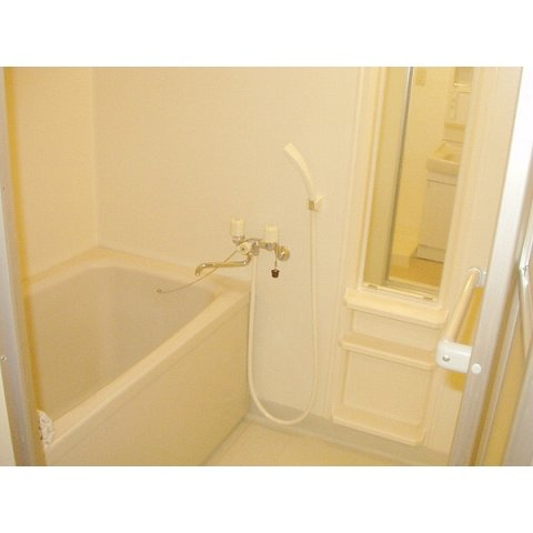 岸和田市土生町２丁目の賃貸マンションの浴室|コンパクトで使いやすいお風呂です