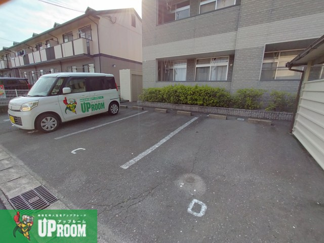 ドリームローズの駐車場