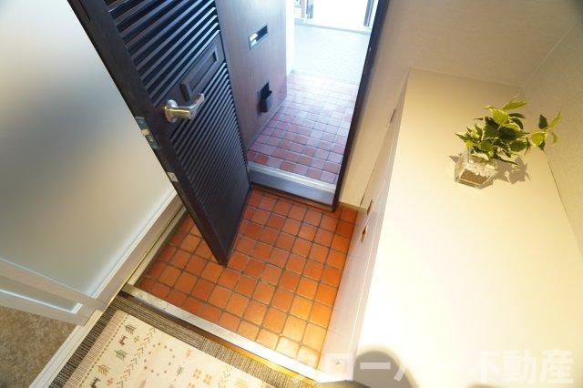 蓬莱マンションの玄関