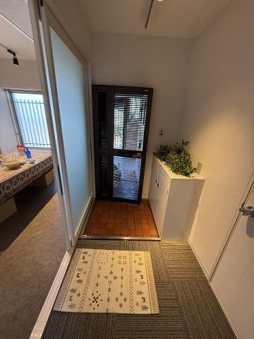 蓬莱マンションの玄関