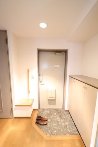 コンフォール湘南の玄関