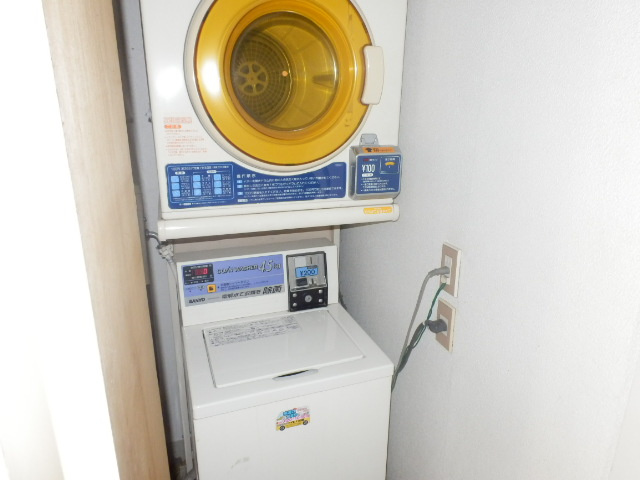 【エントランス】 | トライボックスＫ | 1階にコインランドリーあります