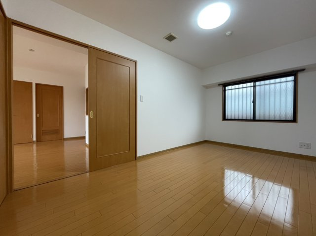 ジェイシティ持田の洋室|7.6帖の南東洋室です。