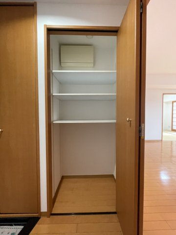 ジェイシティ持田の収納|玄関の収納です。