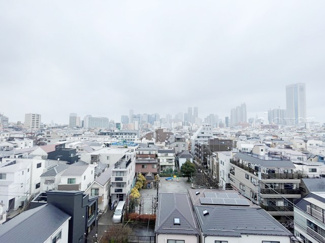 【展望】 | 眼前に広がる空の雄大さと、このお部屋の自慢の一つである「眺望」をご覧ください。毎日、この景色を独り占めできる新生活に夢が広がります。～即日のご見学可能～　お問合せはお気軽にどうぞ。