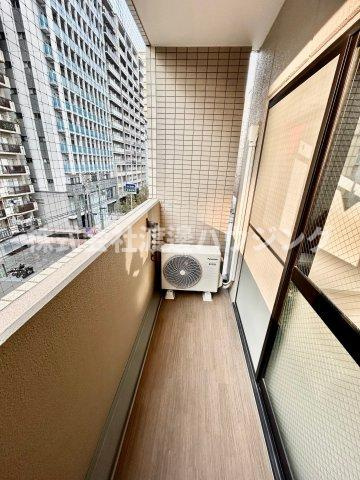 アヴァンセクール江坂のバルコニー