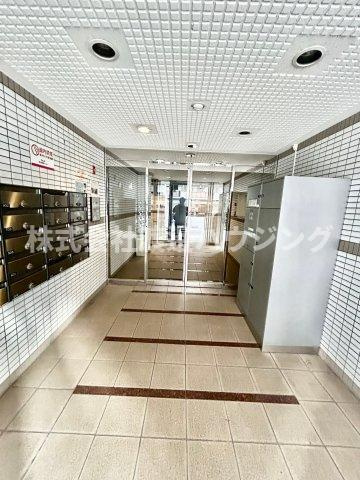 アヴァンセクール江坂のエントランス