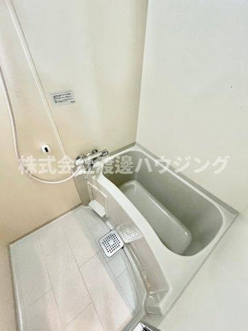 アヴァンセクール江坂の浴室