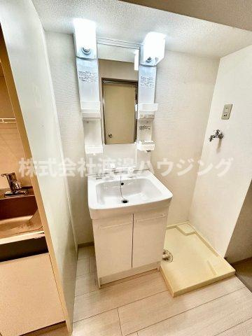 アヴァンセクール江坂の洗面所