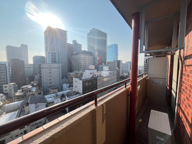 ライオンズマンション神戸元町のバルコニー|外からの目が気にならないバルコニーで洗濯物が干せます