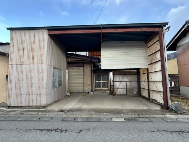 中古戸建　長野市若穂綿内8032番3の駐車場