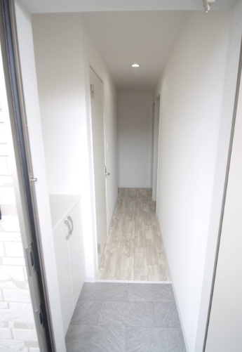 菅原1丁目ハイツの玄関