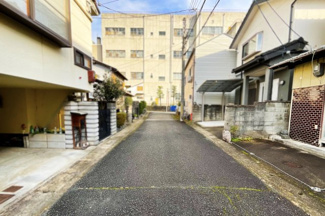 【前面道路含む現地写真】 | 公園徒歩3分、幼稚園徒歩5分。子育て世代の方にもオススメです(^^♪