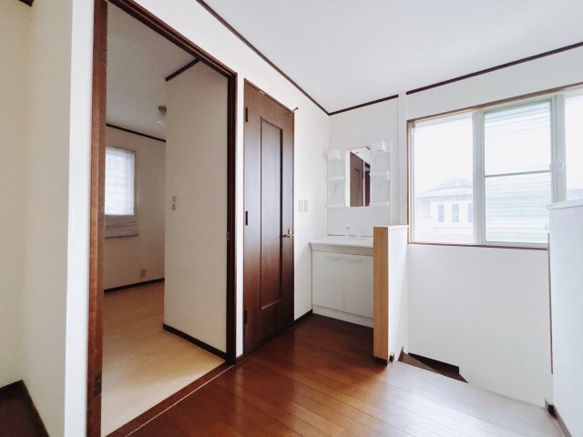 【中古戸建】高崎市金古町の洋室|■2階洋室｜2階各居室には収納をご用意しています♪常にお部屋を綺麗に保てます！小さなお子様も自然とお片付けができるようになるのでうれしいですよね！