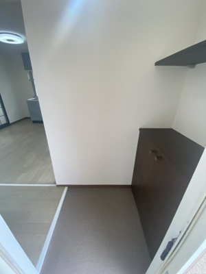 【玄関】 | ドミール下石田 | 収納もある玄関です