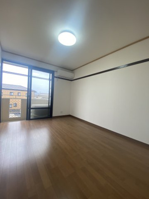 【居間・リビング】 | ドミール下石田 | ゆったり過ごせる居間です