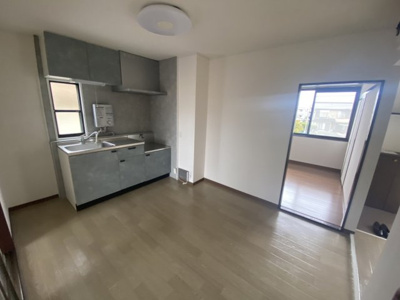 【居間・リビング】 | ドミール下石田 | おしゃれなリビングです