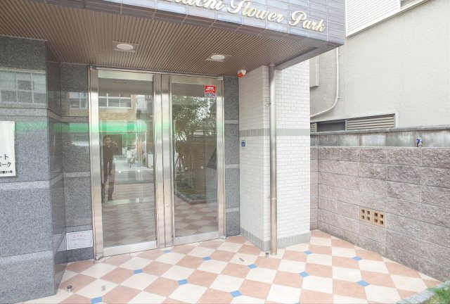 ライジングコート深江本町フラワーパークのエントランス