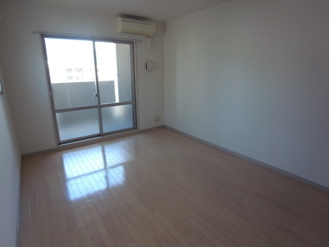 ライジングコート深江本町フラワーパークの居間・リビング